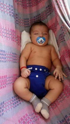 Sucção não-nutritiva Imagem de um bebê chupando chupeta