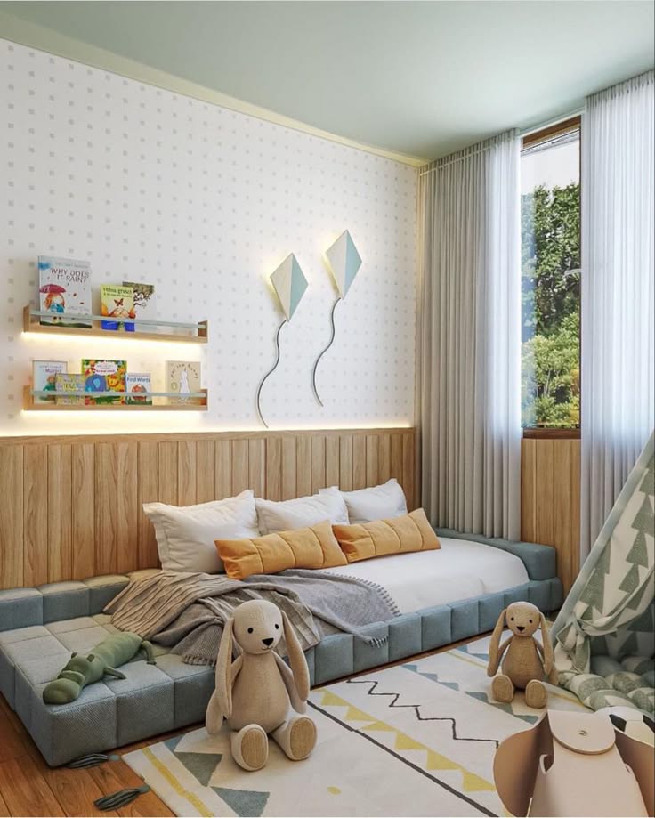 Quarto infantil com uma cama, um baú de brinquedos e uma prateleira montada na parede.