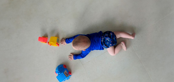 Dicas pr%C3%A1ticas de como estimular o beb%C3%AA a engatinhar